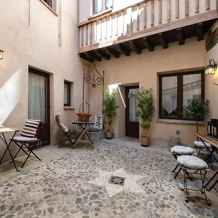 Patio In The Heart Of , Pets , Family *