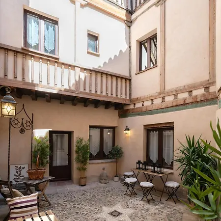 Patio In The Heart Of , Pets , Family アパート トレド