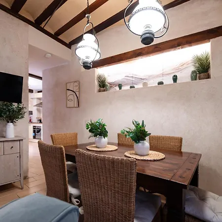 Patio In The Heart Of , Pets , Family *