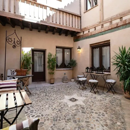 Patio In The Heart Of , Pets , Family アパート トレド