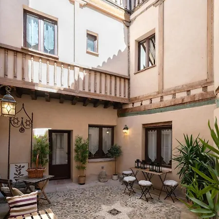 Patio In The Heart Of , Pets , Family
