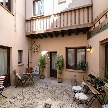 Patio In The Heart Of , Pets , Family アパート *